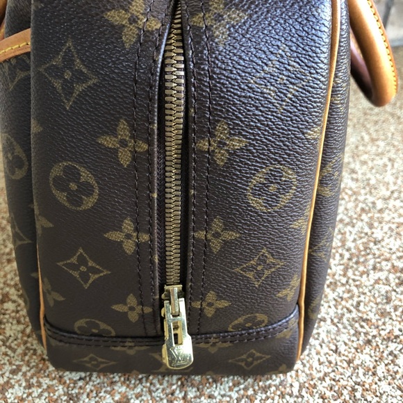 Authentic Louis Vuitton Deauville w lock - Picture 3 of 8